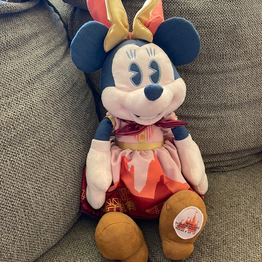 Main Attraction Minnie Big Thunder Mountain